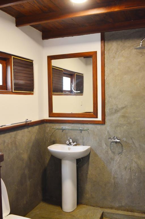 Rowinrich Cottages Ела Екстериор снимка