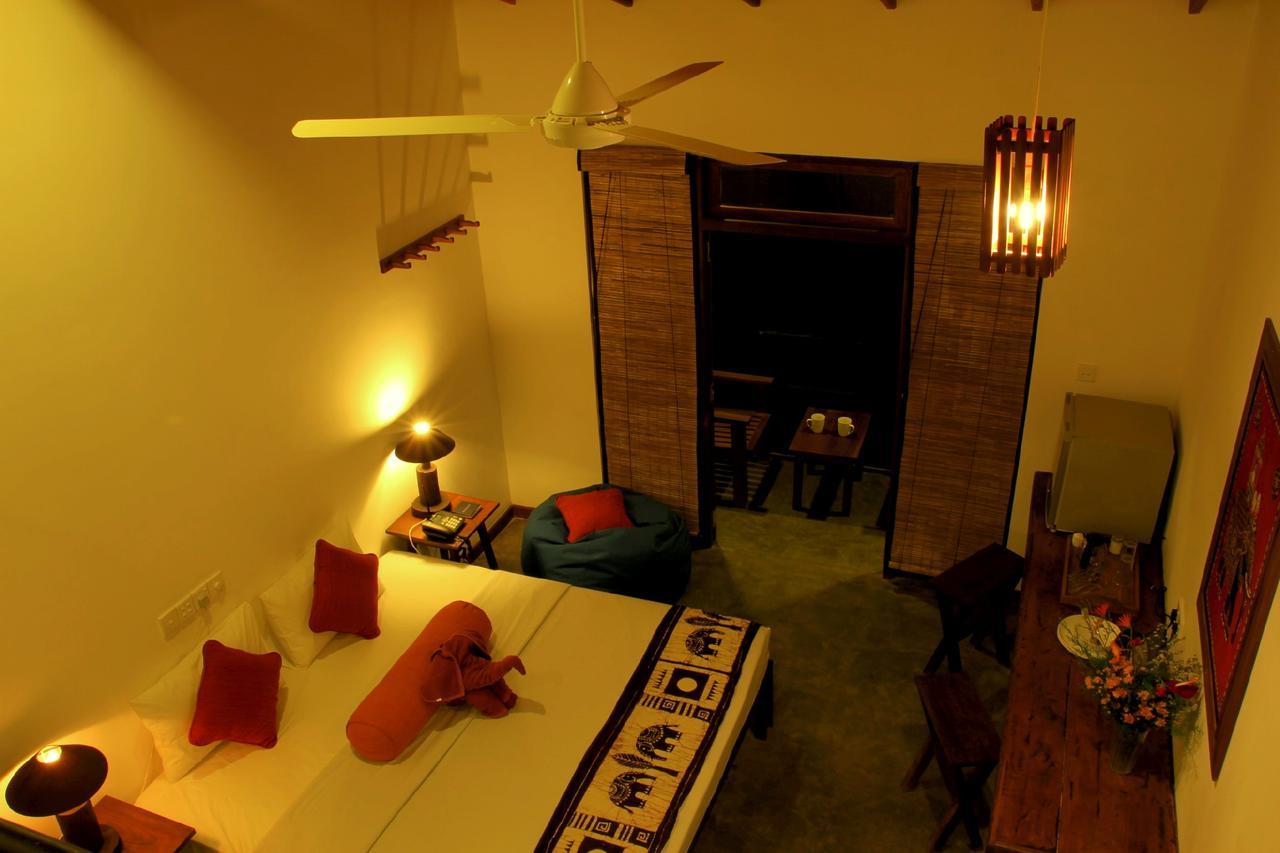 Rowinrich Cottages Ела Екстериор снимка