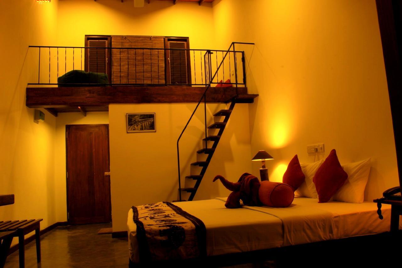 Rowinrich Cottages Ела Екстериор снимка