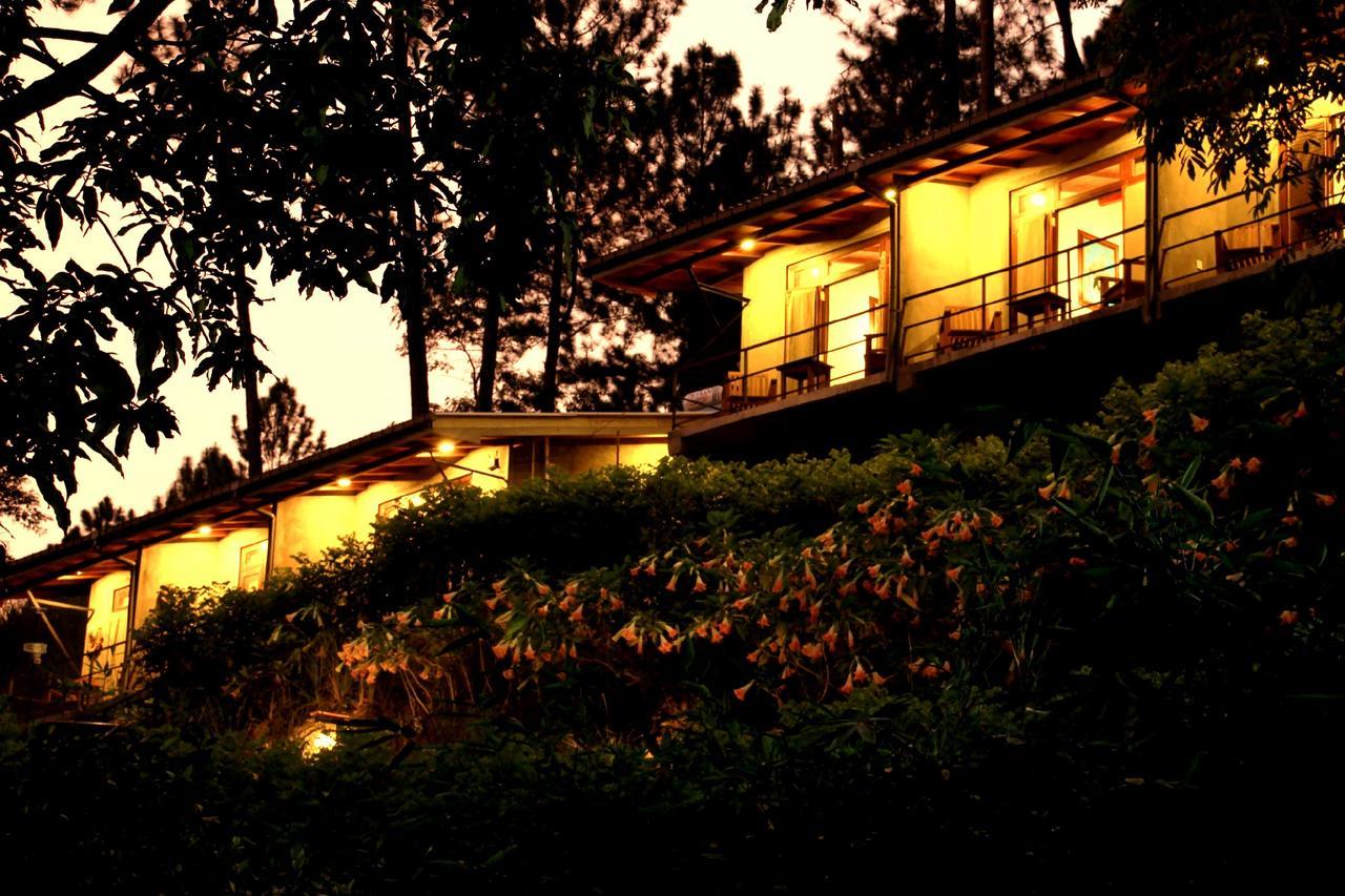 Rowinrich Cottages Ела Екстериор снимка