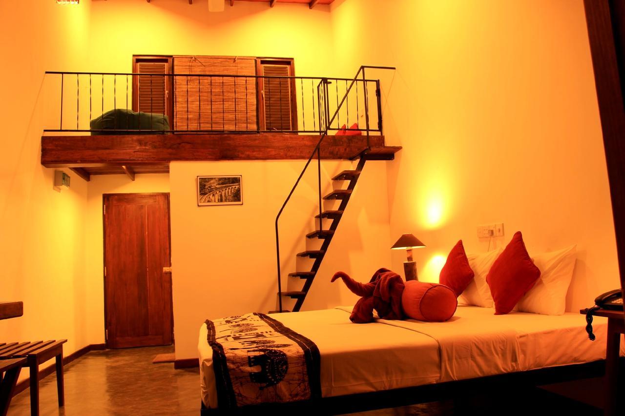 Rowinrich Cottages Ела Екстериор снимка
