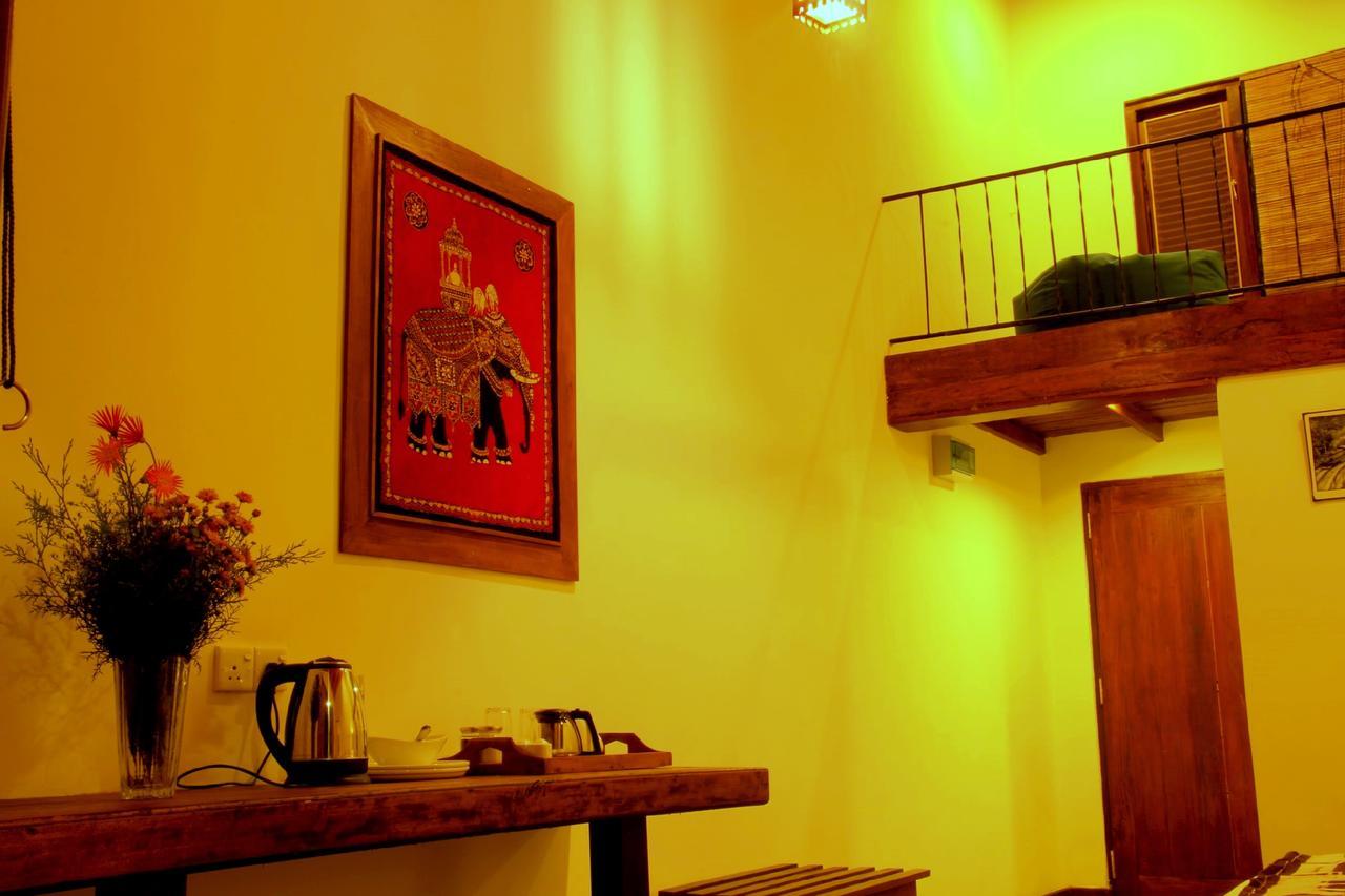 Rowinrich Cottages Ела Екстериор снимка