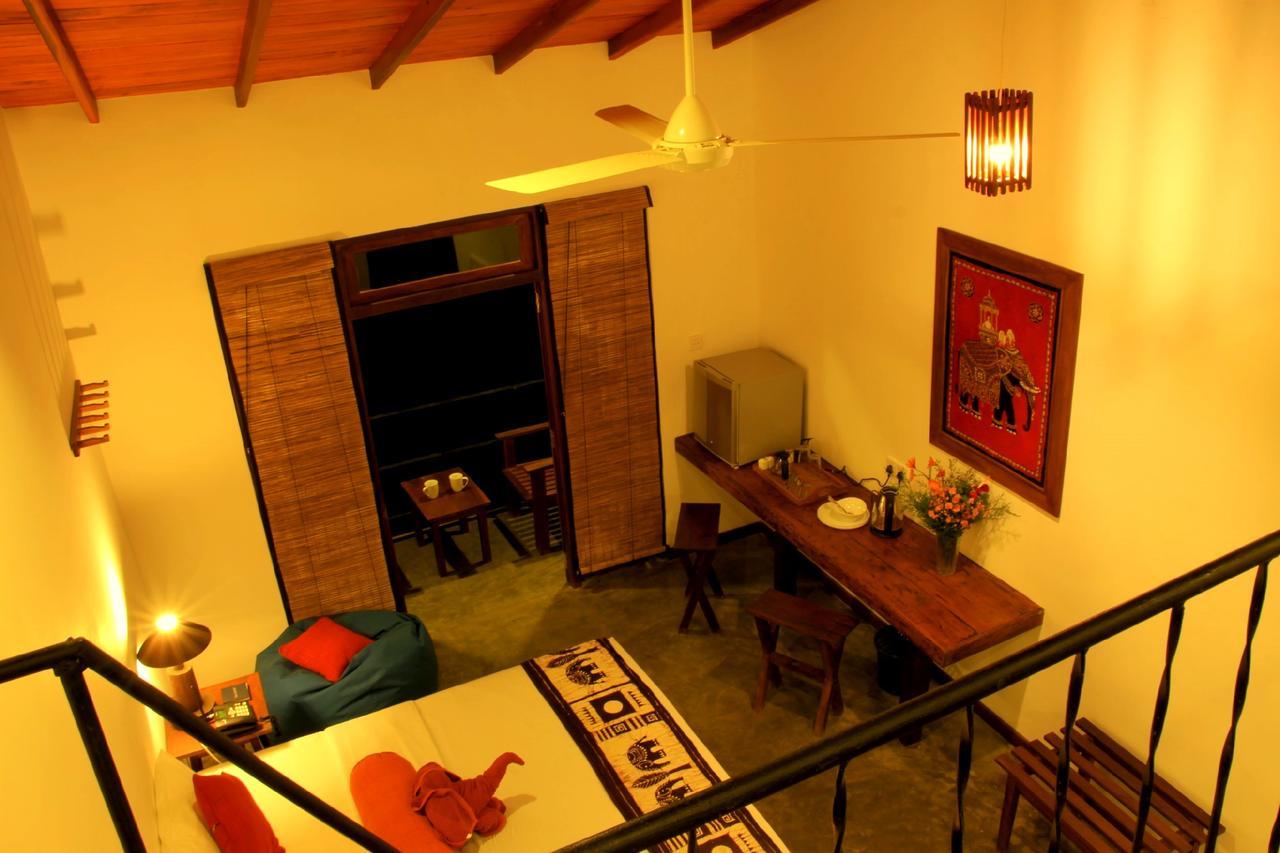 Rowinrich Cottages Ела Екстериор снимка